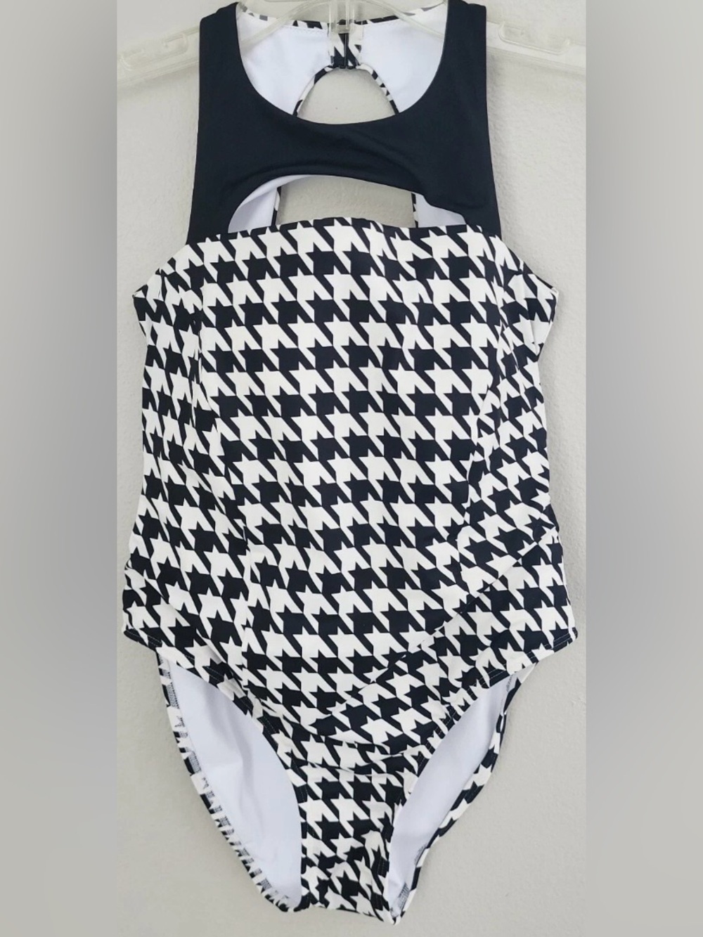 Venus Swimsuit One Piece Size 10 Houndstooth Black White
NEW WITHOUT TAGS